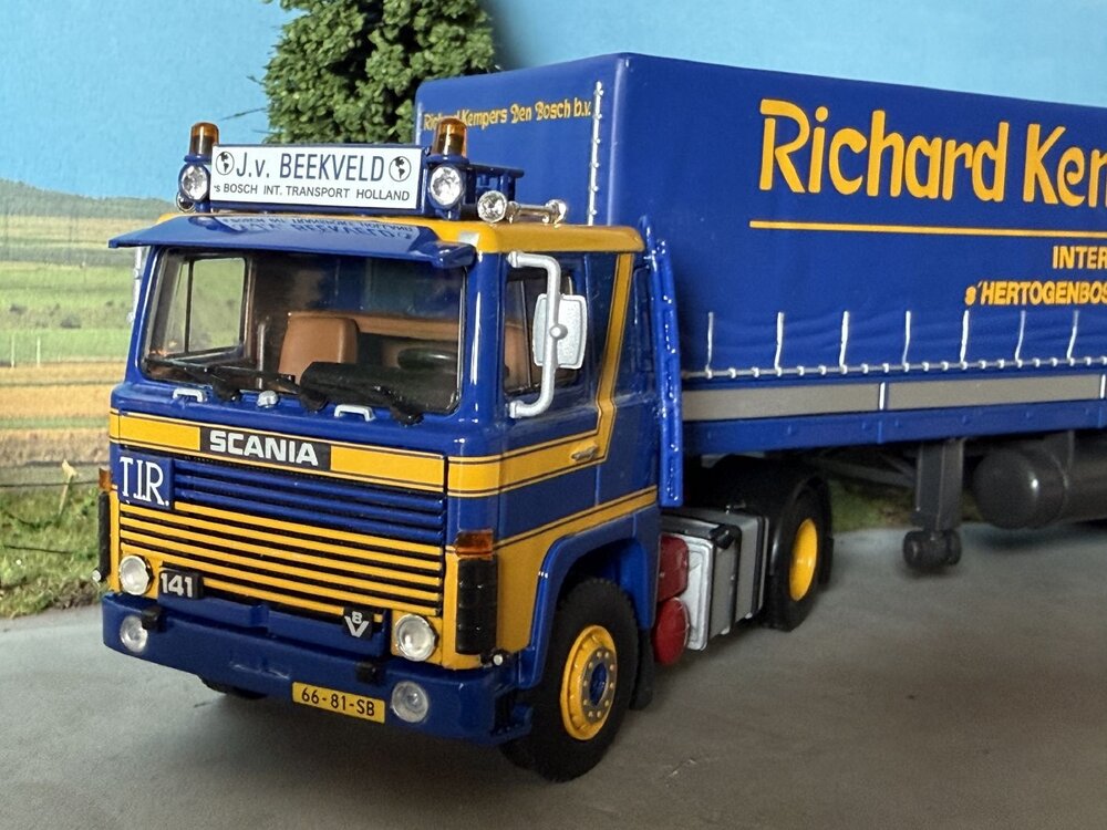WSI WSI Scania 141  4x2 met 2-as classic zeilenoplegger J. VAN BEEKVELD / RICHARD KEMPERS