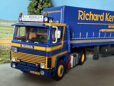 WSI WSI Scania 141  4x2 met 2-as classic zeilenoplegger J. VAN BEEKVELD / RICHARD KEMPERS