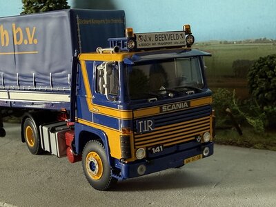 WSI WSI Scania 141  4x2 met 2-as classic zeilenoplegger J. VAN BEEKVELD / RICHARD KEMPERS