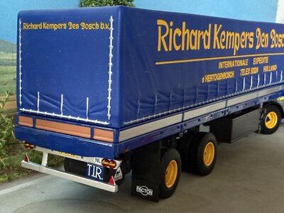 WSI WSI Scania 141  4x2 met 2-as classic zeilenoplegger J. VAN BEEKVELD / RICHARD KEMPERS