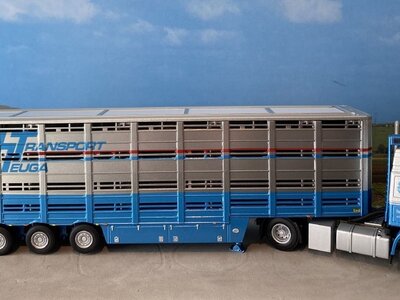 WSI WSI Volvo F16 Glob. 4x2 met veeoplegger HEUGA TRANSPORT