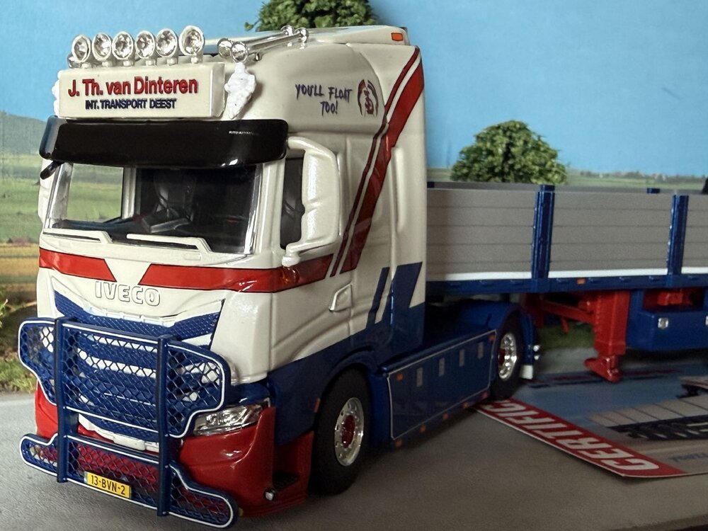 WSI WSI Iveco S-way 4x2 met 4-as stenen oplegger J. TH VAN DINTEREN