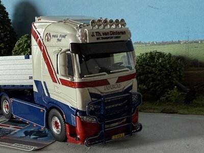 WSI WSI Iveco S-way 4x2 met 4-as stenen oplegger J. TH VAN DINTEREN