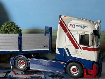WSI WSI Iveco S-way 4x2 met 4-as stenen oplegger J. TH VAN DINTEREN