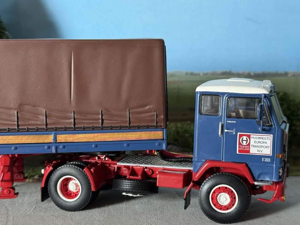 WSI WSI Volvo F88 4x2 + 2-axle classic curtainside trailer HUIJBREGTS