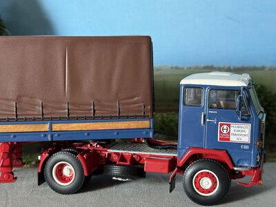 WSI WSI Volvo F88 4x2 + 2-axle classic curtainside trailer HUIJBREGTS