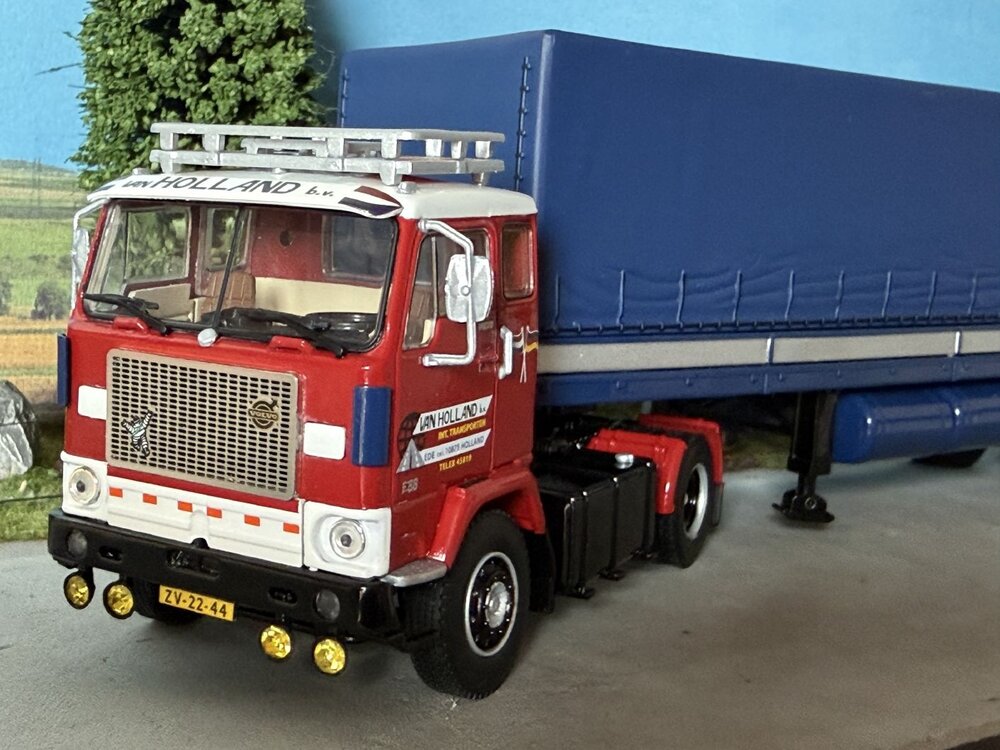 WSI WSI Volvo F88 4x2 + 2-axle classic curtainside trailer VAN HOLLAND TRANSPORTEN