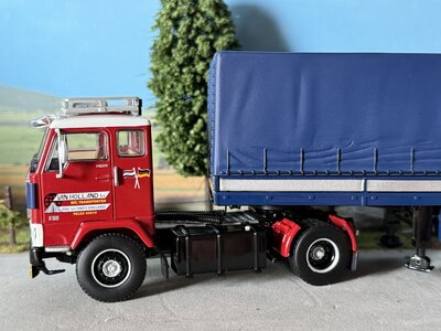 WSI WSI Volvo F88 4x2 + 2-axle classic curtainside trailer VAN HOLLAND TRANSPORTEN