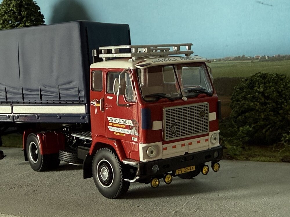 WSI WSI Volvo F88 4x2 + 2-as classic zeilen oplegger VAN HOLLAND TRANSPORTEN