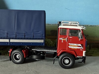 WSI WSI Volvo F88 4x2 + 2-axle classic curtainside trailer VAN HOLLAND TRANSPORTEN
