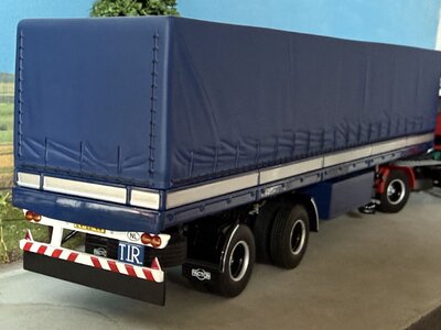 WSI WSI Volvo F88 4x2 + 2-as classic zeilen oplegger VAN HOLLAND TRANSPORTEN