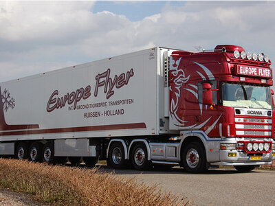 WSI WSI Scania 4-serie Topline 4x2 with 3-axle reefer trailer EUROPE FLYER