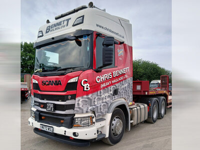 WSI WSI Scania R Highline 6x2 with 3-assige semi lowloader + oprijplaten CHRIS BENNETT