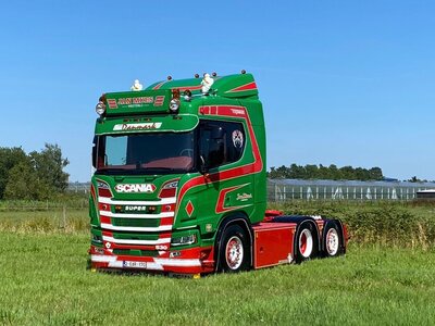 Tekno Tekno Scania NGR 6x2 met 2-axle lowloader + load (wooden box) JAN MUES