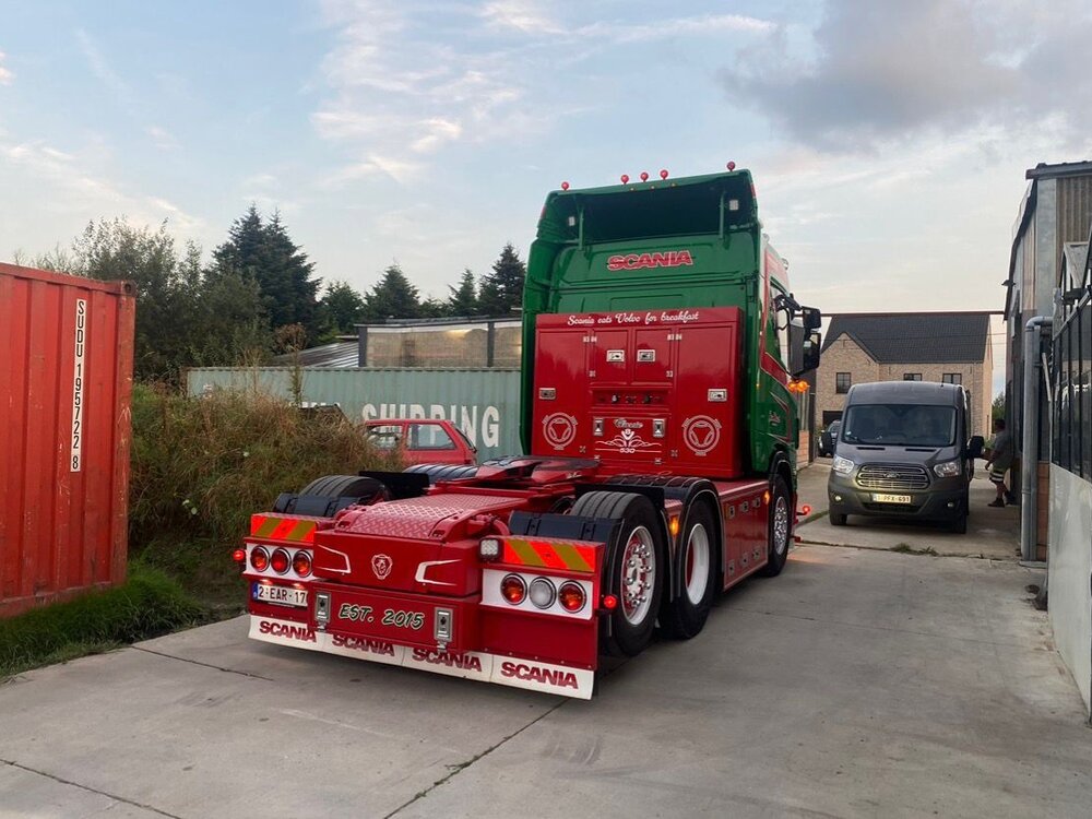 Tekno Tekno Scania NGR 6x2 met 2-axle lowloader + load (wooden box) JAN MUES