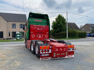 Tekno Tekno Scania NGR 6x2 met 2-assige dieplader en houten kist JAN MUES