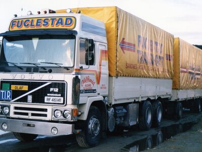 Tekno Tekno Volvo F12 rigid truck with 3-axle trailer FUGLESTAD