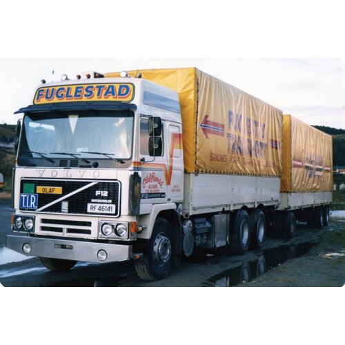 Tekno Tekno Volvo F12 motorwagen met met 3 assige huifoplegger FUGLESTAD