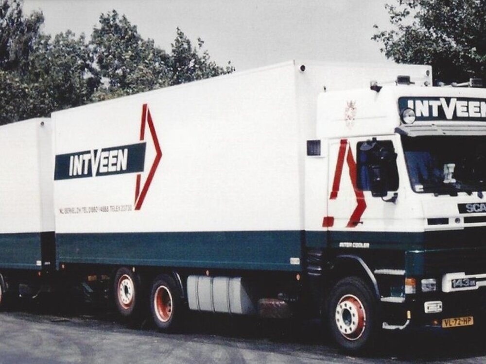 Tekno Tekno Scania 143-400 met Estepe dak met 2 assige wipkar INTVEEN