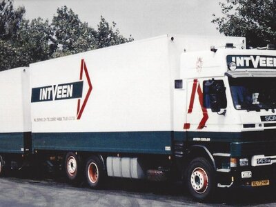 Tekno Tekno Scania 143-400 met Estepe dak rigid truck with 2-axle trailer INTVEEN
