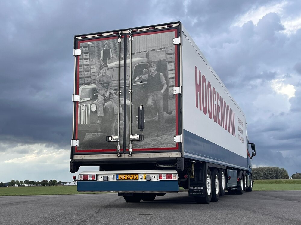 Tekno Tekno DAF XF 6x2 tractor with 3-axle reefer trailer HOOGENDONK TRANSPORT