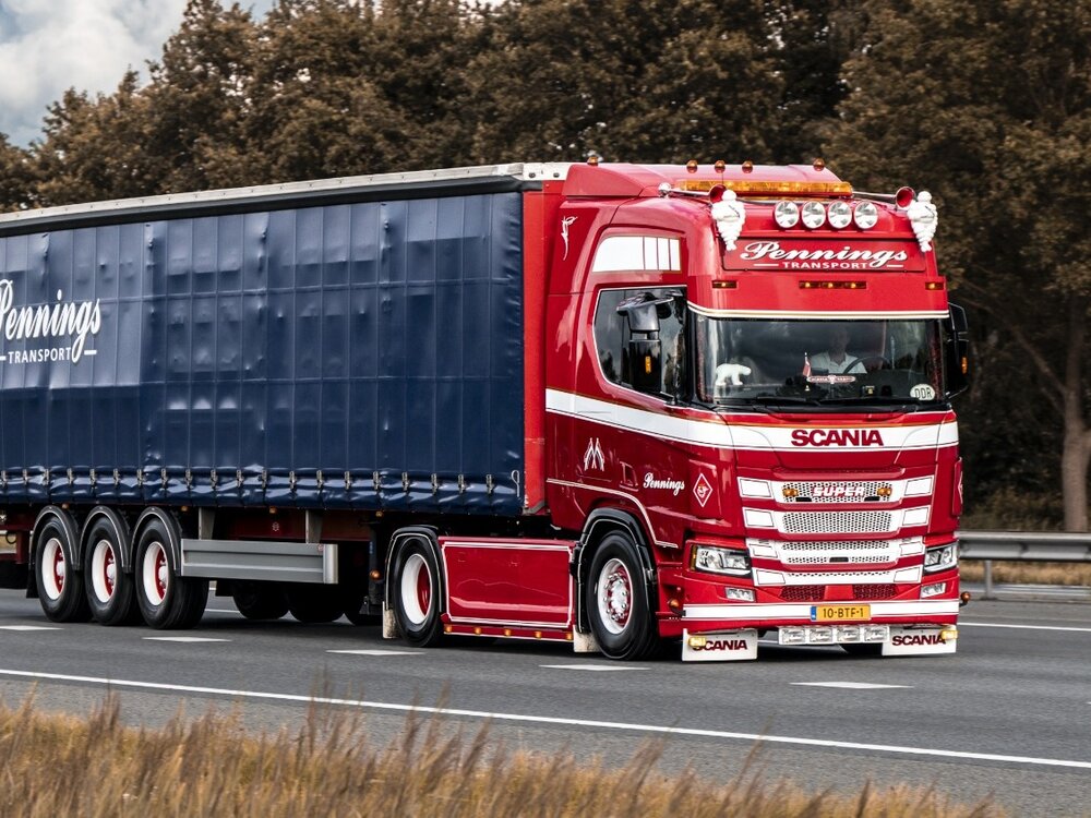 Tekno Tekno Scania NGR Highline 4x2 trekker met 3-assige schuifzeilenoplegger PENNINGS TRANSPORT