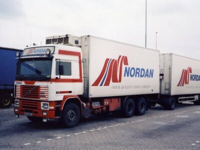 Tekno Tekno Volvo F16 Globetrotter rigid truck with 2-axle trailer NORDAN