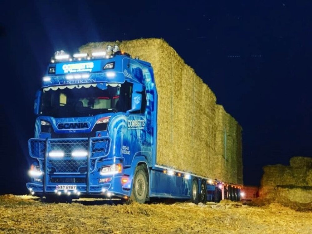 Tekno Tekno Scania Next Gen S650 Highline rigid truck with 3-axle flatbed trailer (incl. load) CORBETTS