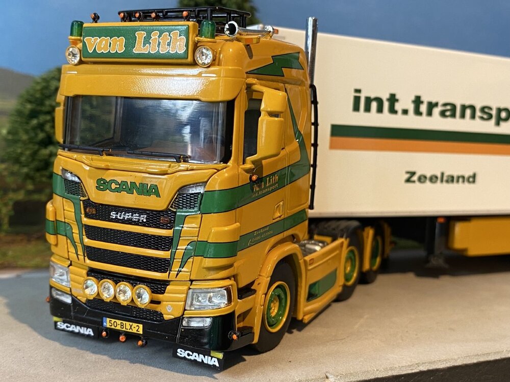 WSI WSI Scania S  6x2 met 3-as koeloplegger VAN LITH