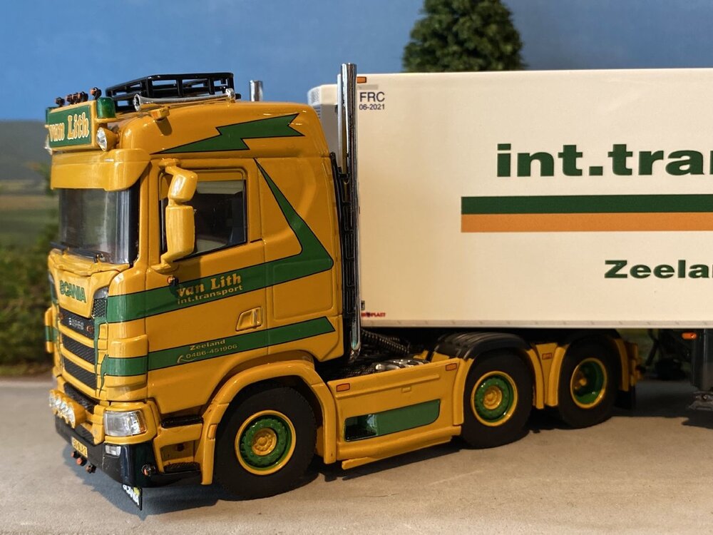 WSI WSI Scania S  6x2 met 3-as koeloplegger VAN LITH