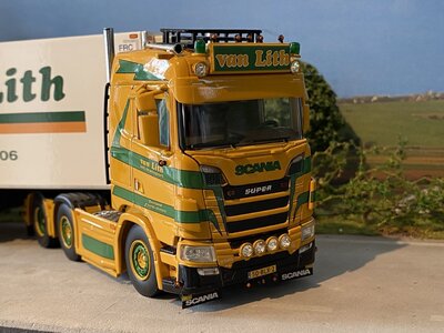 WSI WSI Scania S  6x2 met 3-as koeloplegger VAN LITH