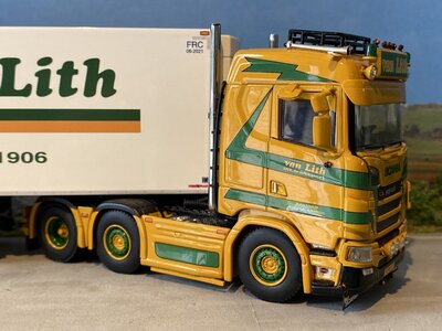 WSI WSI Scania S  6x2 met 3-as koeloplegger VAN LITH