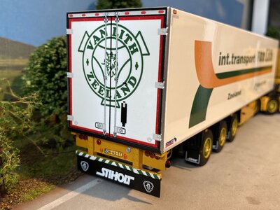 WSI WSI Scania S  6x2 met 3-as koeloplegger VAN LITH