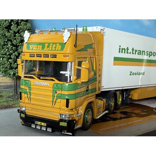 Tekno Tekno Scania 4-serie Topline 6x2 met 3-as Schmitz koeloplegger VAN LITH