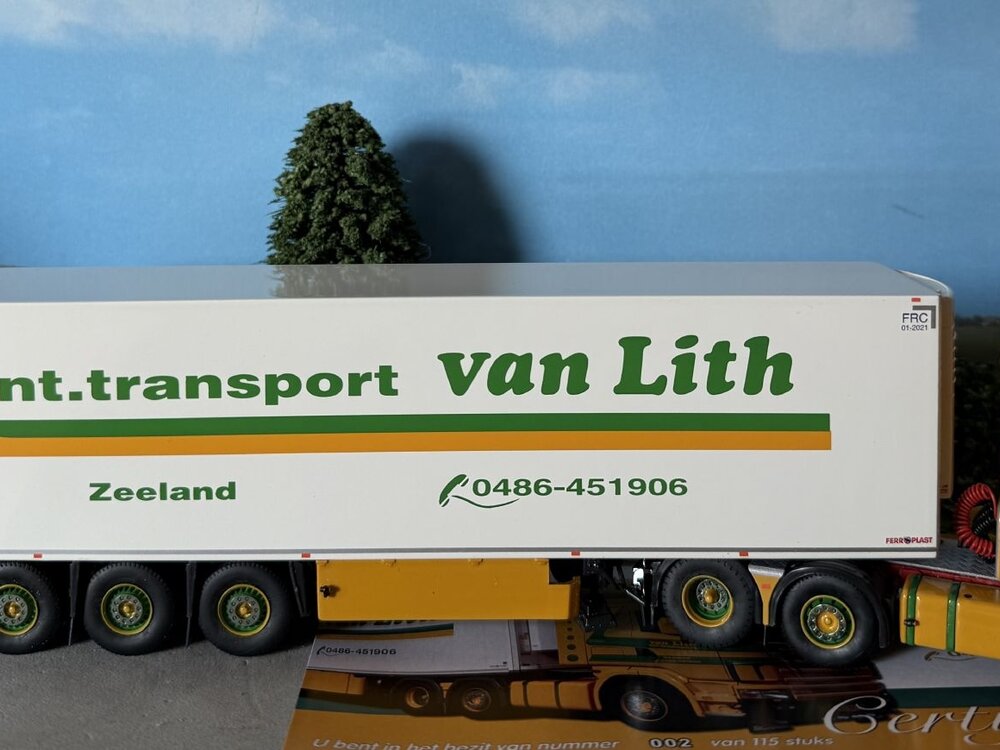 Tekno Tekno Scania 4-serie Topline 6x2 met 3-as Schmitz koeloplegger VAN LITH