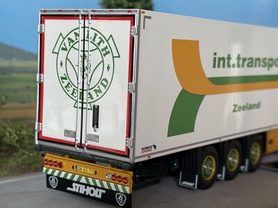Tekno Tekno Scania 4-serie Topline 6x2 met 3-as Schmitz koeloplegger VAN LITH