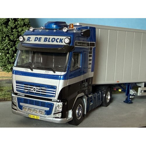 Tekno Tekno Volvo FH03 Globetrotter XL with 3-axle walking floor trailer ROLAND DE BLOCK