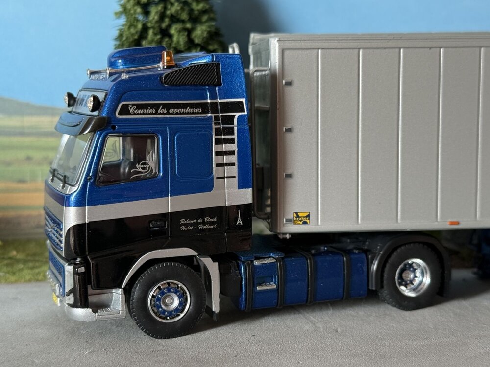 Tekno Tekno Volvo FH03 Globetrotter XL met 3-as walking floor trailer ROLAND DE BLOCK