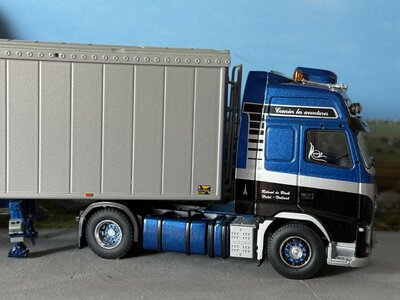 Tekno Tekno Volvo FH03 Globetrotter XL met 3-as walking floor trailer ROLAND DE BLOCK