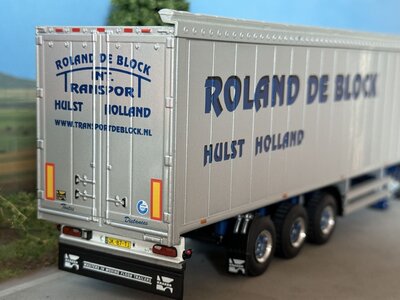 Tekno Tekno Volvo FH03 Globetrotter XL with 3-axle walking floor trailer ROLAND DE BLOCK