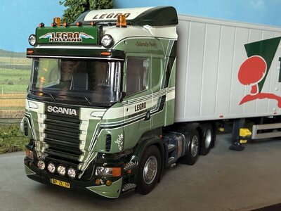 Tekno Tekno Scania R420 6x2 with 3-axle walking floor trailer LEGRO TOPTERRA