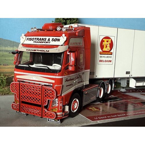 Tekno Tekno Volvo FH03 6x2 met 3-assige Ekeri koeloplegger FISOTRANS