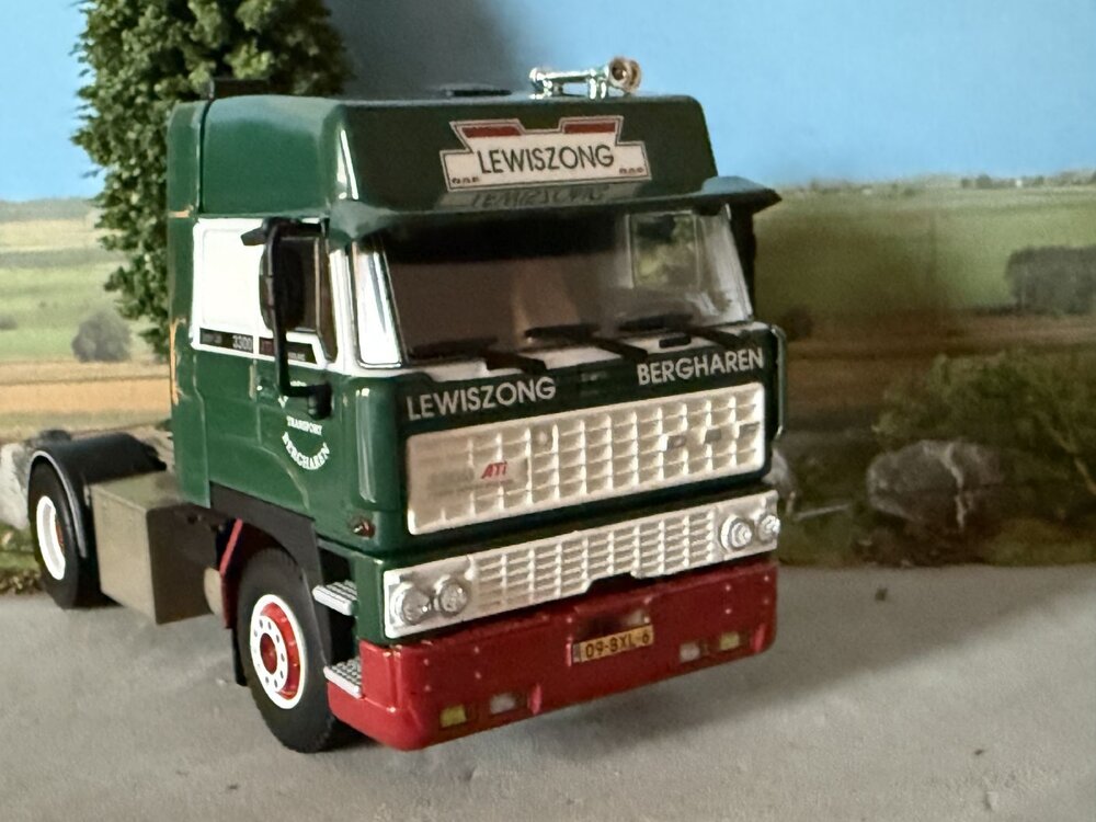 WSI WSI DAF 3300 Space Cab 4x2 LEWISZONG TRANSPORT