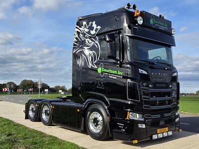 Tekno Tekno Scania NGS Highline 6x4 with 2 bed 4 Broshuis lowloader GEURTSEN