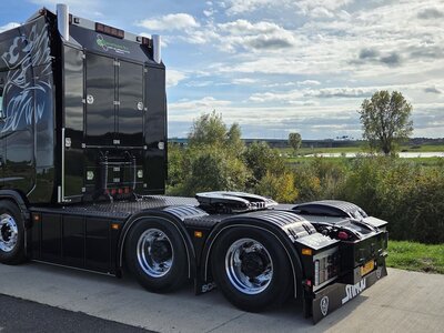 Tekno Tekno Scania NGS Highline 6x4 met 2 bed 4 Broshuis dieplader GEURTSEN