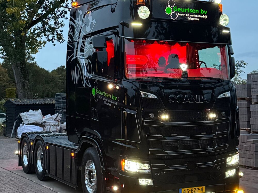 Tekno Tekno Scania NGS Highline 6x4 met 2 bed 4 Broshuis dieplader GEURTSEN
