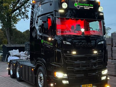 Tekno Tekno Scania NGS Highline 6x4 with 2 bed 4 Broshuis lowloader GEURTSEN