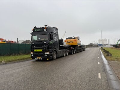 Tekno Tekno Scania NGS Highline 6x4 with 2 bed 4 Broshuis lowloader GEURTSEN