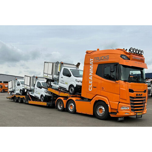 WSI WSI DAF XG+ 6X2 met 3-assige truck transporter CLEAN MAT TRUCKS