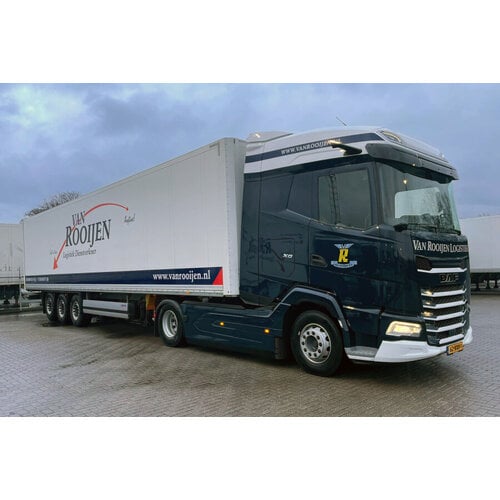 WSI WSI DAF XG 4x2 with 3-axle box trailer VAN ROOIJEN LOGISTIEK B.V.
